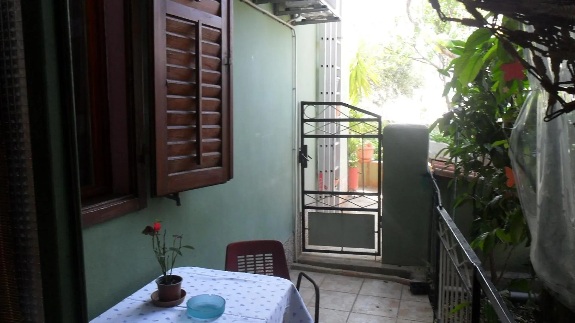 טרוגיר Apartmani Yucca בית הארחה