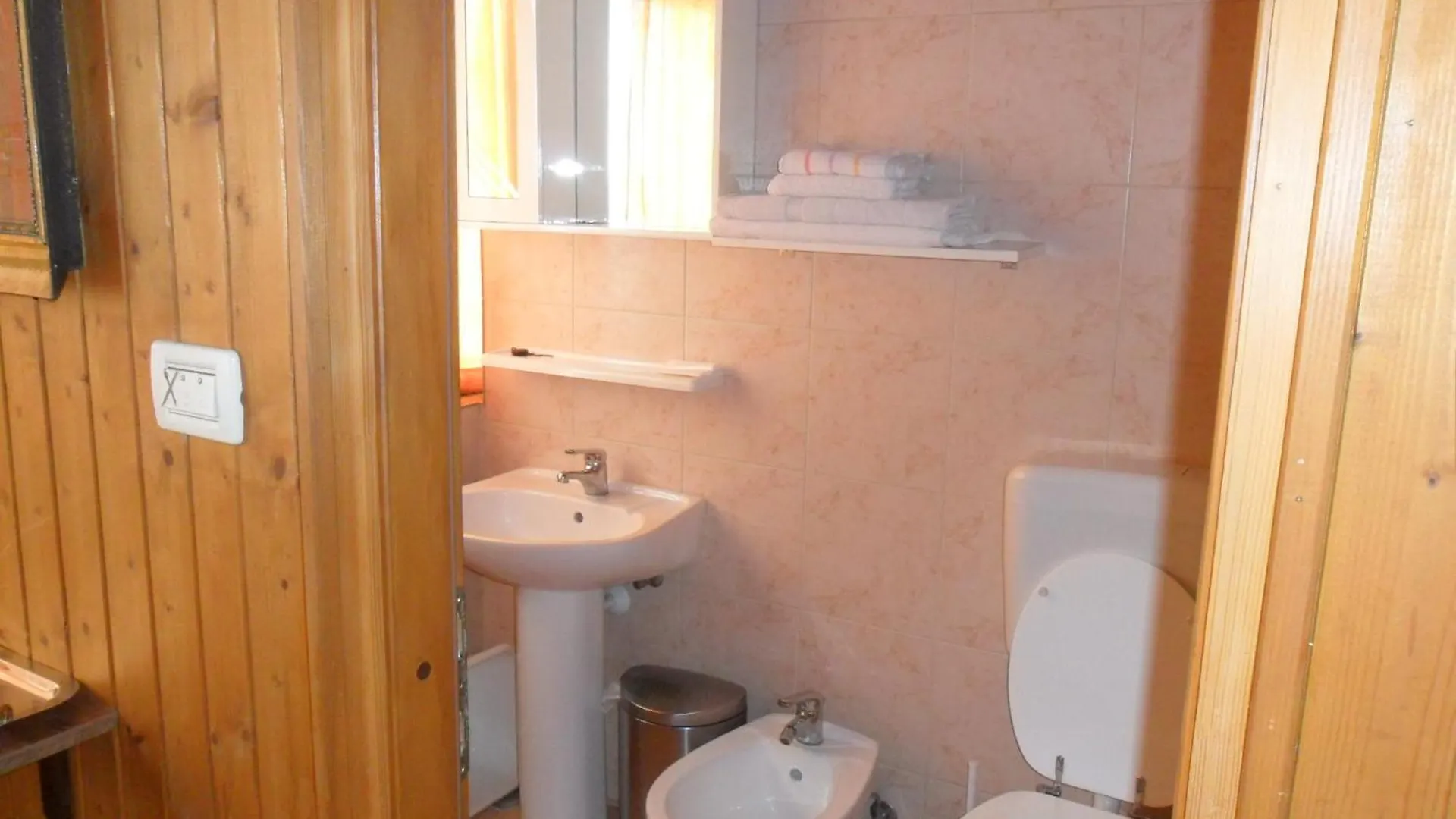 טרוגיר Apartmani Yucca בית הארחה