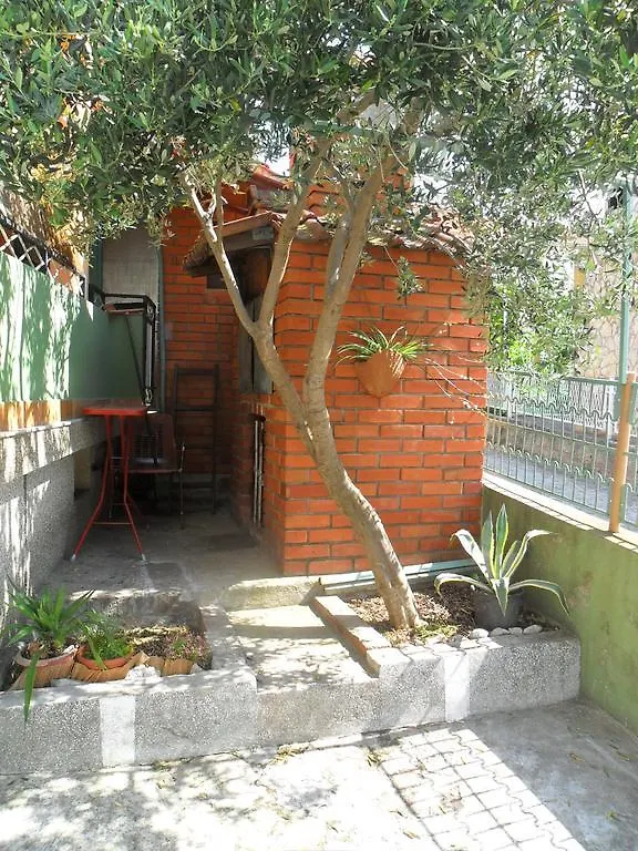 טרוגיר Apartmani Yucca 3*,  קרואטיה